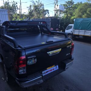 Toyota Hilux Manual Roller Lid Shutter