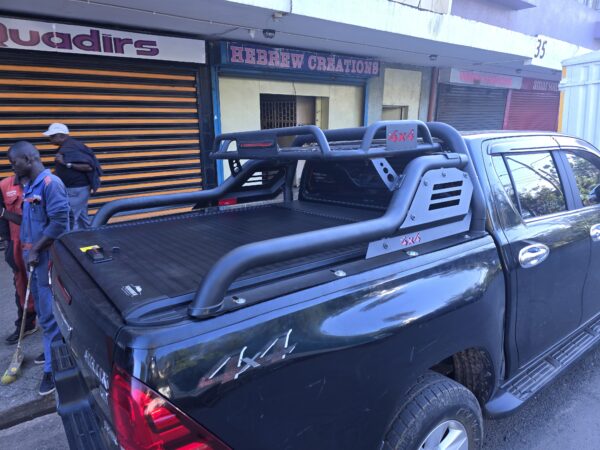 Toyota Hilux Manual Roller Lid Shutter