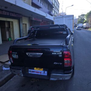 Toyota Hilux Manual Roller Lid Shutter