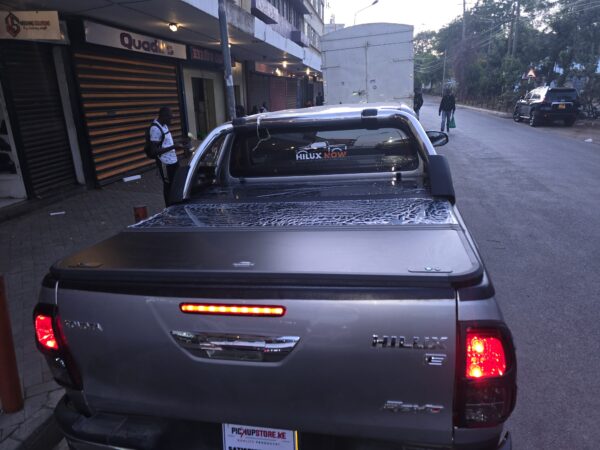 Lockable Hard Trio-Fold Cover For Toyota Hilux